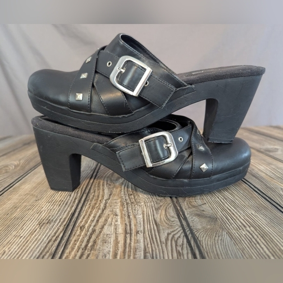 American Eagle size 10 studded black clogs in fair condition - Picture 2 of 14